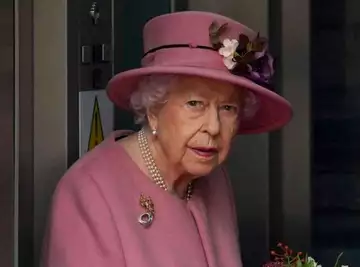 DRINGEND - La Reine Elizabeth II positive sur Covid-19 !