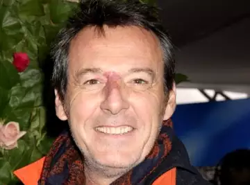 Jean-Luc Reichmann en guerre contre Laurence Boccolini ? Le présentateur répond cash sur la main