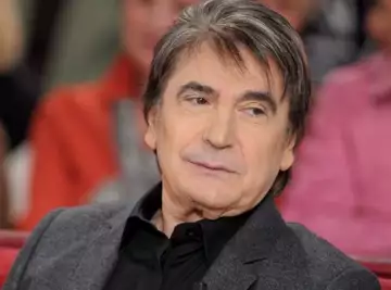 Serge Lama touché par le cancer : son long message sur les réseaux sociaux... qui fait monter les larmes aux yeux !