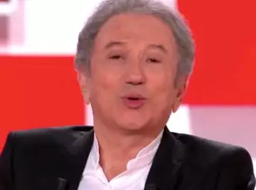 Michel Drucker (Vivement Dimanche) : le présentateur se donne beaucoup de mal pour faire venir cette star dans son émission.....