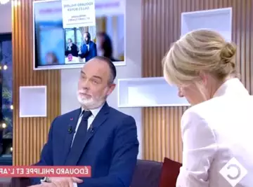 "C'est une question stupide !" L'ancien Premier ministre Edouard Philippe rejette vivement Anne-Elisabeth Lemoine dans "C à vous".