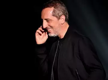 Gad Elmaleh est père de trois enfants ? Alors que son fils Noé a disparu, les internautes s'affolent après avoir découvert sa "fille cachée".