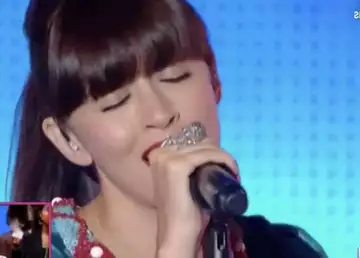 "Oh non, non, non, ce n'est pas possible !", grosse erreur de maquillage sur TF1 pour Nolwenn Leroy... la chanteuse s'en rend compte et c'est gênant !