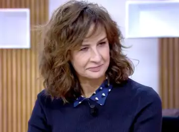 "Ça a changé quand ?", Valérie Lemercier corrige sèchement les nombreuses maladresses d'Anne-Elisabeth Lemoine dans C à vous !