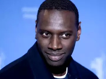 "Tu as un string ?" Le look osé d'Omar Sy... surprend les internautes