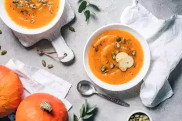 Cyril Lignac : sa recette gourmande et simple pour un velouté de légumes hyper-tendance !