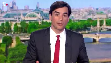 "Il ne sait rien de la misère avec son salaire..." Julian Bugier interpellé sur Twitter après un reportage sur la hausse des prix dans le journal de 13h de France 2