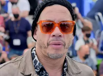 "Je ne le regarde pas... " JoeyStarr tabasse Jérôme Anthony dans "Tous en cuisine", la séquence est hallucinante !