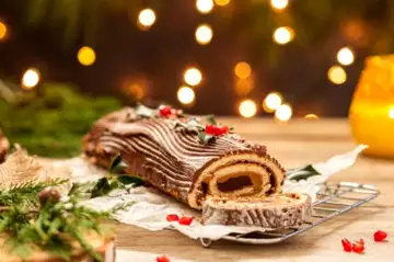 La recette ultra-simple de Cyril Lignac pour une bûche de Noël époustouflante !