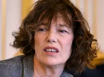 Jane Birkin se remet de son accident vasculaire cérébral : un chanteur célèbre annonce des nouvelles d'elle !