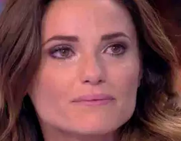 L'ancienne chroniqueuse de "TPMP" Capucine Anav révèle la terrible et grave maladie dont souffre un célèbre ex... et pour laquelle il refuse de se faire soigner !