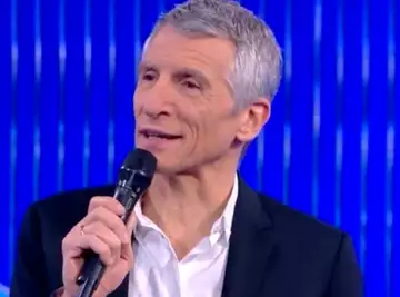 "Faites l'hélicoptère avec votre ..." Nagui dérape face à une candidate dans "N'oublie pas les paroles".