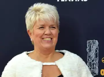 Mimie Mathy est fière d'être en couple depuis 16 ans avec un "homme de 1,86 m", in love, elle lui déclare sa flamme