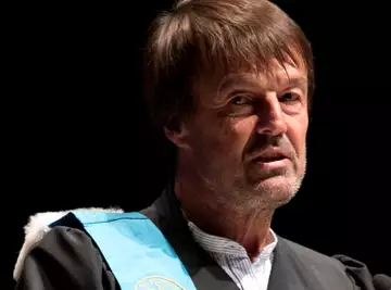 Elise Lucet téléphone à Nicolas Hulot en plein milieu d'"Envoyé Spécial" à propos des accusations... et la conversation est désagréable