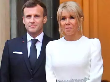 Emmanuel Macron doit-il valider les tenues de la première dame ? "Le président donne son avis"