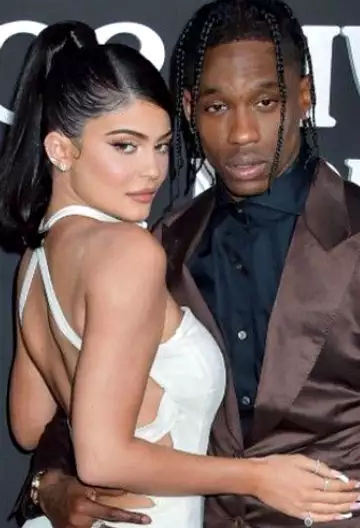 Kylie Jenner est aux anges aux côtés de Travis Scott. L'influenceuse a célébré sa baby shower dans l'incroyable villa de Khloé Kardashian !