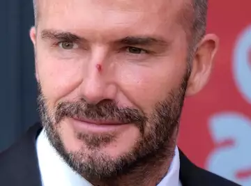 David Beckham embrasse sa fille de 10 ans sur la bouche : l'ancien footballeur est à nouveau au centre d'une controverse