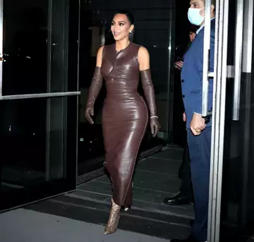 Kim Kardashian évacuée de la scène par un célèbre chanteur : la raison hallucinante pour laquelle la future ex-femme de Kanye West a été moquée lors d'un concert