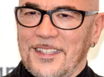 Pascal Obispo fait un malaise : le chanteur fait un come-back très émotionnel au Téléthon 2021