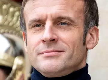 "J'ai très envie de les emm*rder, donc on va continuer à le faire" : la sortie explosive d'Emmanuel Macron contre les non vaccinés fait rager les internautes !