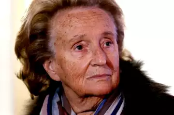 Bernadette Chirac met la chef Hélène Darroze dans l'embarras : "Qui a cuisiné comme ça ?"