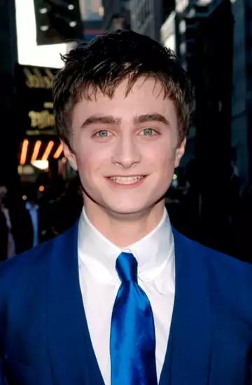 Daniel Radcliffe a désormais une touffe de cheveux bouclés et une moustache : Regardez comment il s'est complètement transformé pour un biopic !