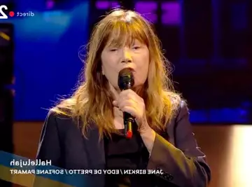 "Horrible performance", "massacre", "c'est faux" : pour son retour sur scène, Jane Birkin reçoit de cruelles critiques (VIDEO)