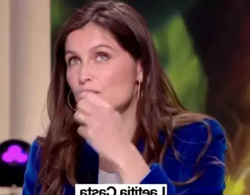 "In der Tat ist es so, dass die meisten Menschen, die in der Schule sind, nicht wissen, was sie tun sollen. Laetitia Casta se fait rembarrer après sa prestation dans "Quotidien" !