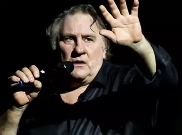 Gérard Depardieu accusé de viol et d'agression sexuelle : la victime présumée s'exprime sur les réseaux sociaux...