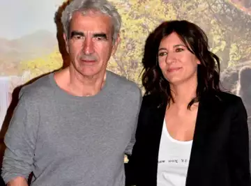 "Ils s'envoyaient des petits tacles" : la guerre entre Raymond Domenech et Estelle Denis ? Un chroniqueur de TPMP se confie !