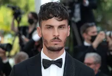 Baptiste Giabiconi : un mannequin au grand cœur... bleu, blanc et rouge !