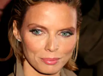 Sylvie Tellier : "On ne vient pas pour l'argent" : entachée par la polémique sur les salaires des Miss, Sylvie Tellier répond cash à ses détracteurs et c'est violent !