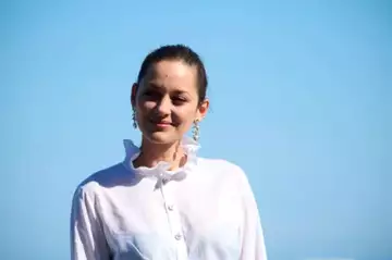 Marion Cotillard à moitié chauve - son incroyable look pour célébrer sa nomination aux Golden Globes 2022