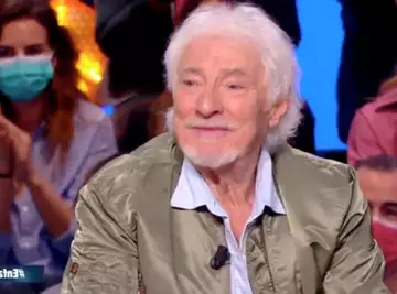 Hugues Aufray : dévasté, le chanteur de 92 ans fond en larmes en direct à la télévision