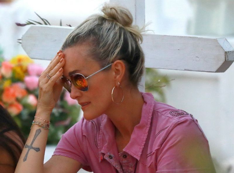 Exclusivité publique : Laeticia Hallyday : Folle de jalousie... cette belle actrice qui pourrait ruiner son histoire d'amour !