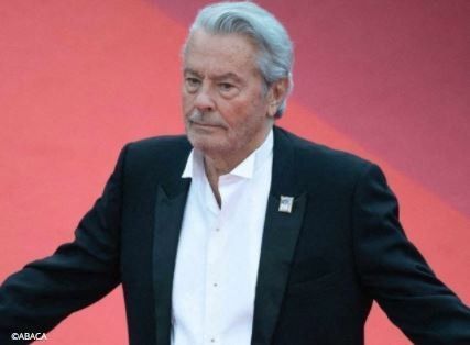 "Un ami proche d'Alain Delon dit qu'il regrette la perte de sa vie