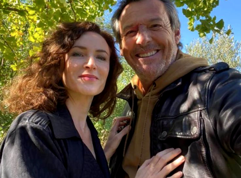 Jean-Luc Reichmann : L'animateur parle d'une "bagarre" avec Elsa Lunghini sur le tournage de Léo Matteï