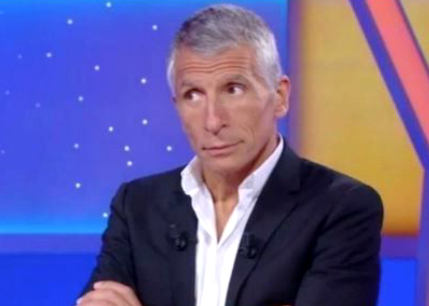 "Quoi ? Tu as un problème ?", Nagui s'énerve contre un candidat dans 'N'oubliez pas les paroles' et provoque des troubles sur le tournage