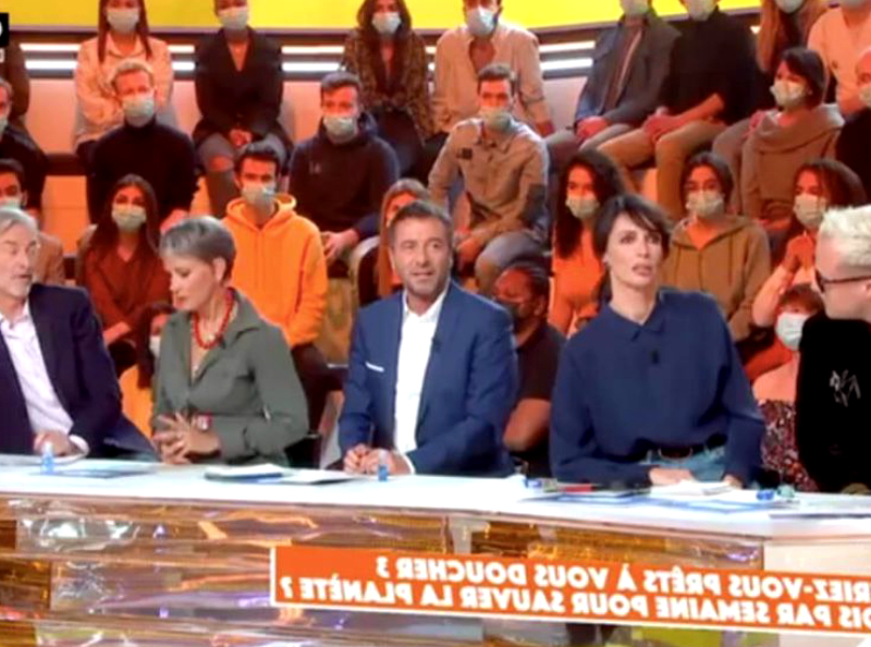 Un chroniqueur de TPMP révèle qu'il ne se douche qu'une fois par semaine pour économiser l'eau... et choque tout le monde.