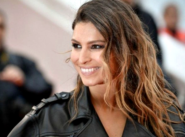 "Et là, c'est le drame ..." L'ancienne Miss France et présentatrice Laury Thilleman est victime d'une folle rumeur suite à une photo prise sur la plage...