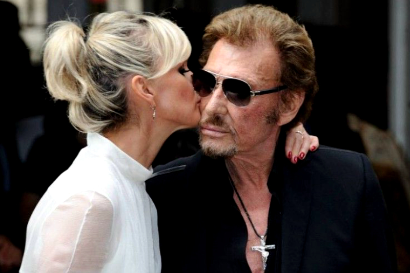 "Il n'est pas loin" : quatre ans après la mort de Johnny, Laeticia Hallyday publie une vidéo intime du chanteur