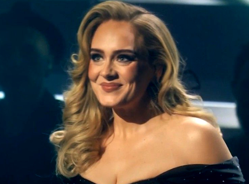 Adele : la chanteuse condamne les personnes non vaccinées !