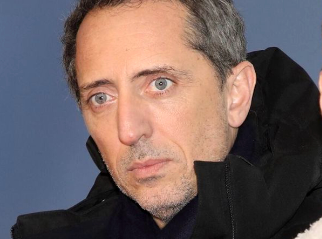 Gad Elmaleh révèle comment sa mère a failli provoquer un "scandale diplomatique" lorsqu'elle a rencontré le prince Albert de Monaco !