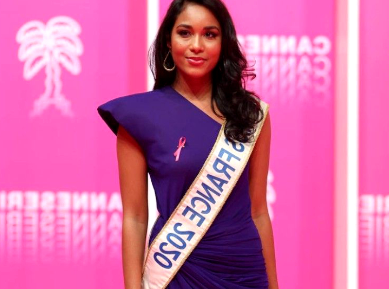 La candidate française Clémence Botino, envoyée à l'élection de Miss Univers, a été retenue à l'aéroport alors qu'elle tentait de rentrer en France... son martyre continue !