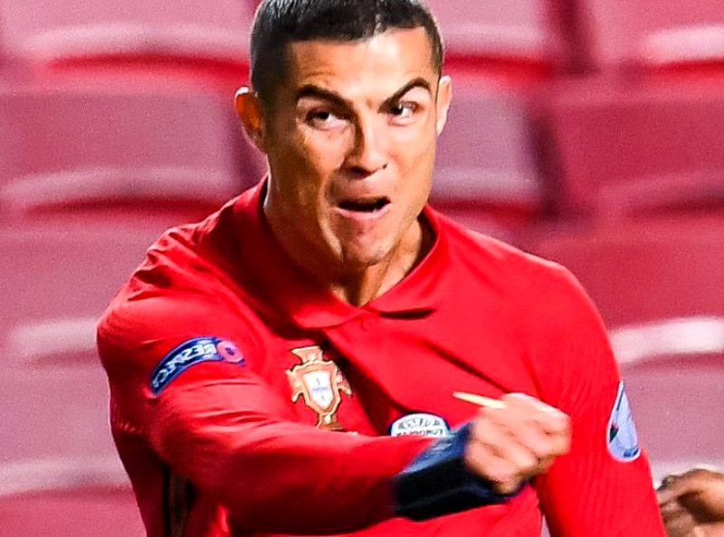 Cristiano Ronaldo sera bientôt père pour la sixième fois : le footballeur et sa petite amie Georgina Rodriguez dévoilent le sexe de leurs jumeaux