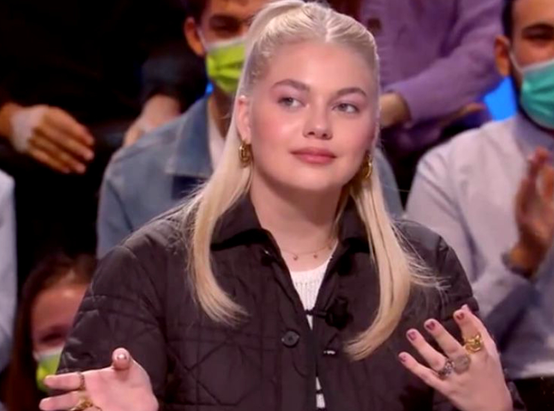 "Je n'ai pas du tout ce langage dans la vie" : Louane vexée après un live qui a mal tourné...