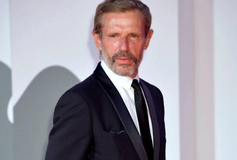 "J'ai été viré 2 jours après", Lambert Wilson mis à la porte d'une grande ONG à cause de Florence Foresti ? Ce qu'il ne digère pas