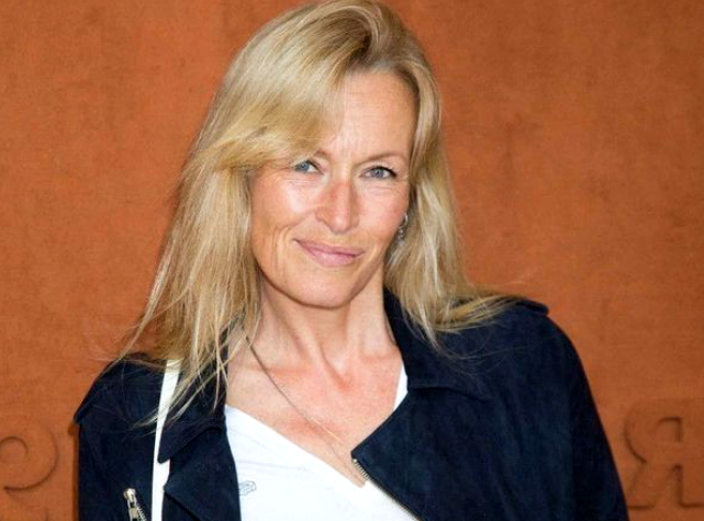 Estelle Lefébure en couple avec Philippe Lellouche : le jour où on lui a dit qu'elle était une "mauvaise épouse".