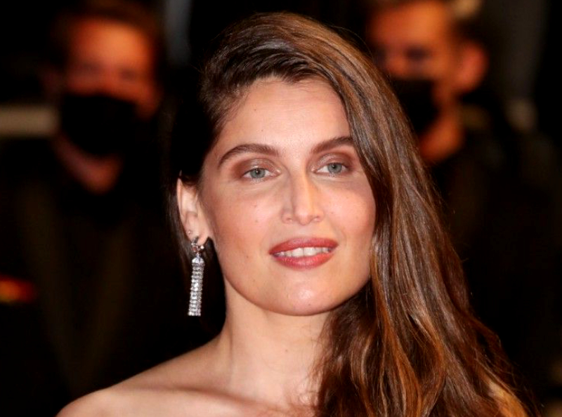 Laetitia Casta Lactrice De 43 Ans Enflamme La Toile Et Pose Nue Pour La Nouvelle Année Allo 