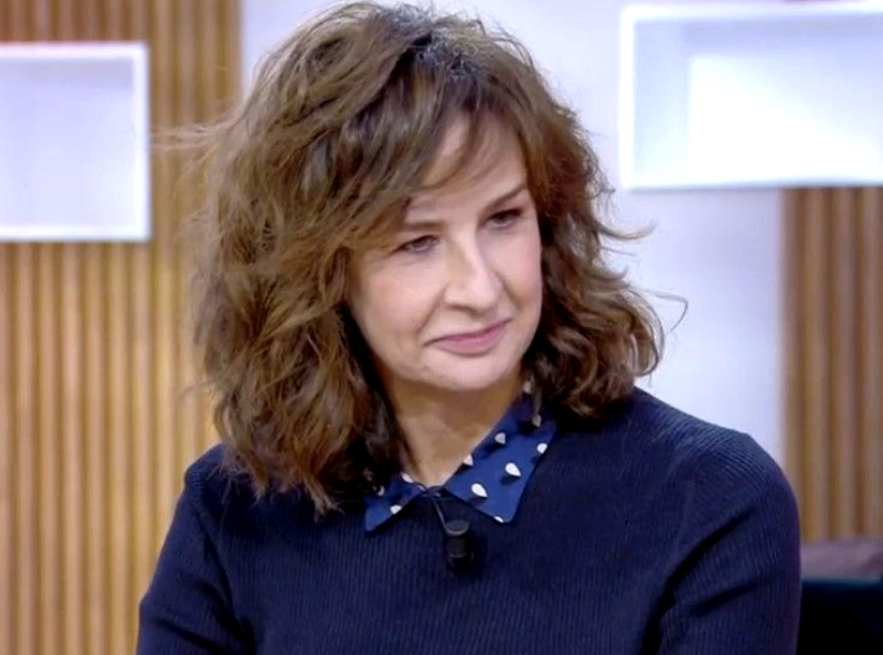 "Ça a changé quand ?", Valérie Lemercier corrige sèchement les nombreuses maladresses d'Anne-Elisabeth Lemoine dans C à vous !